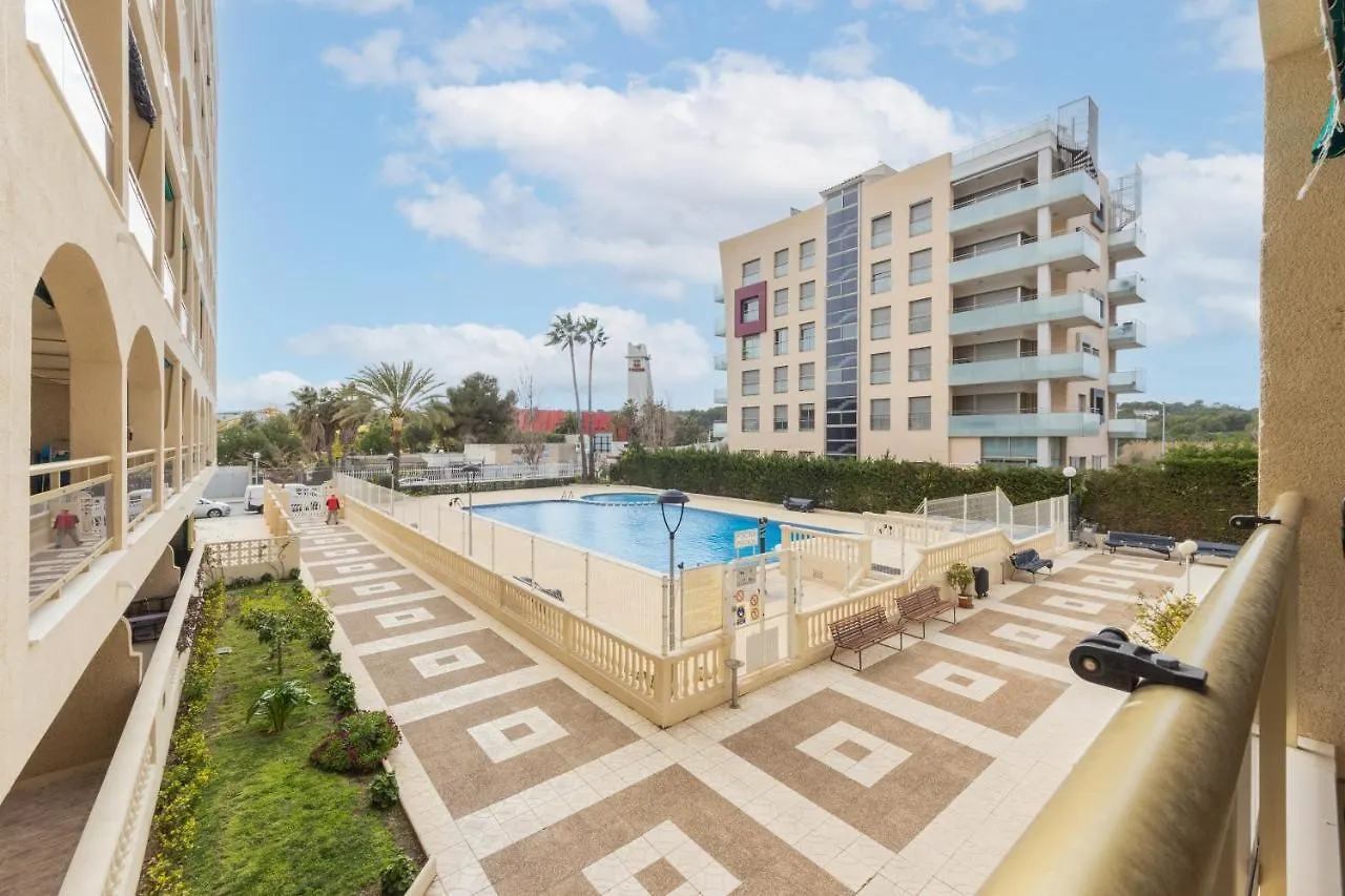 Apartamento con piscina a 250m de la playa La Pineda