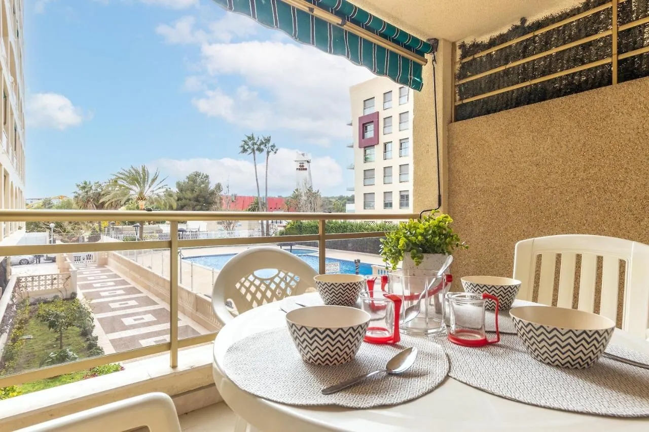 Apartamento con piscina a 250m de la playa La Pineda