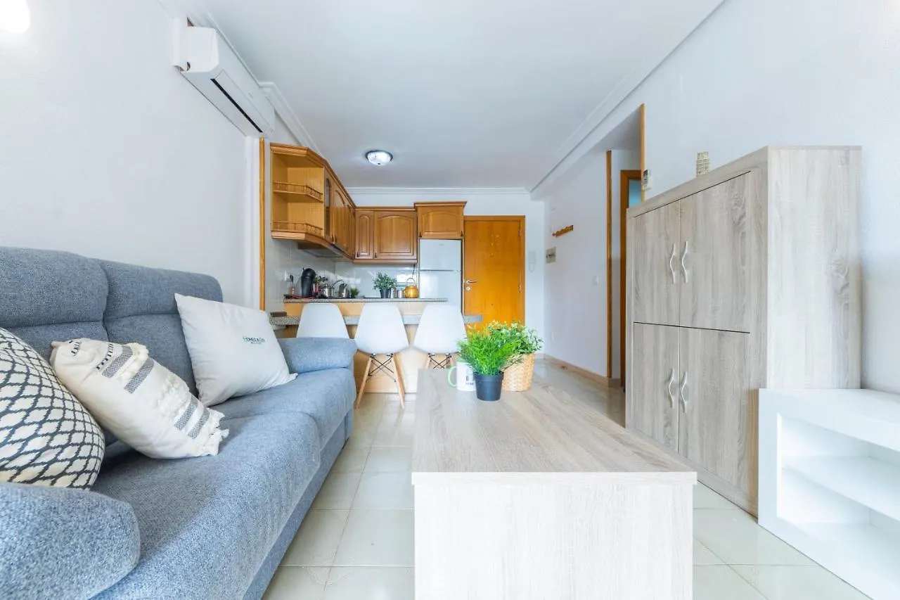 Apartamento con piscina a 250m de la playa La Pineda
