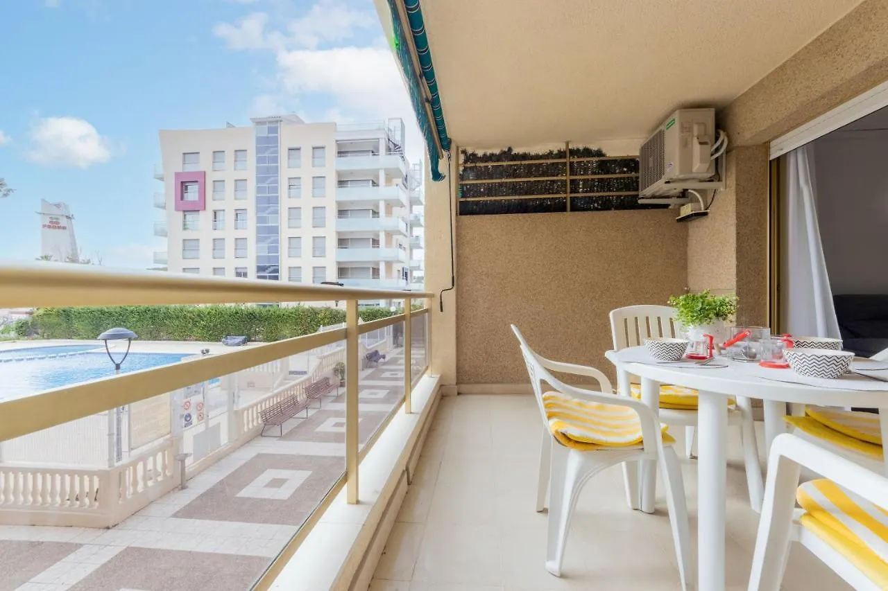 Apartamento con piscina a 250m de la playa La Pineda 0*,