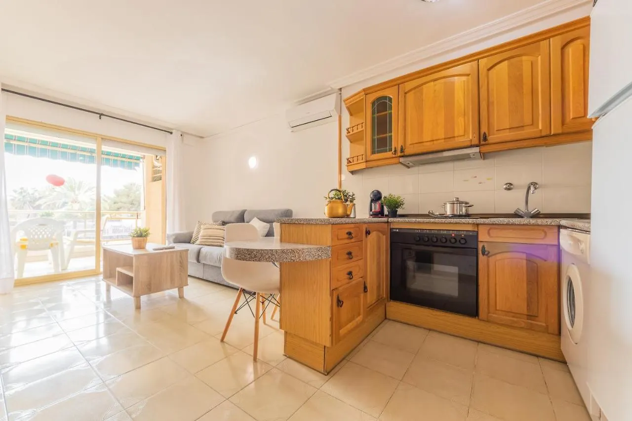 Apartamento con piscina a 250m de la playa La Pineda