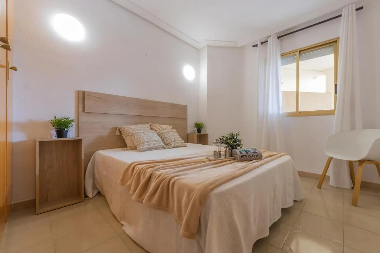 Apartamento con piscina a 250m de la playa La Pineda