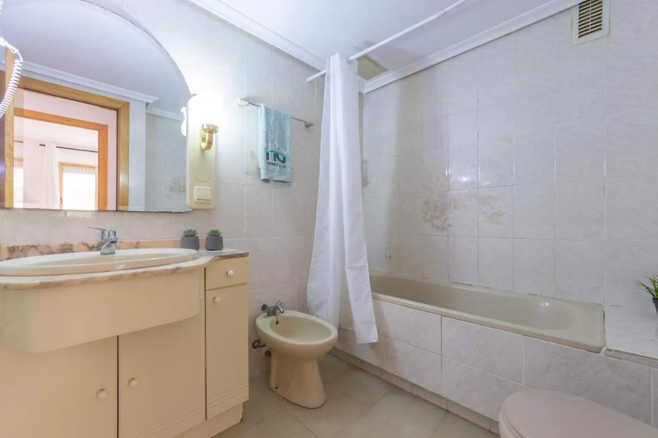 Apartamento con piscina a 250m de la playa La Pineda